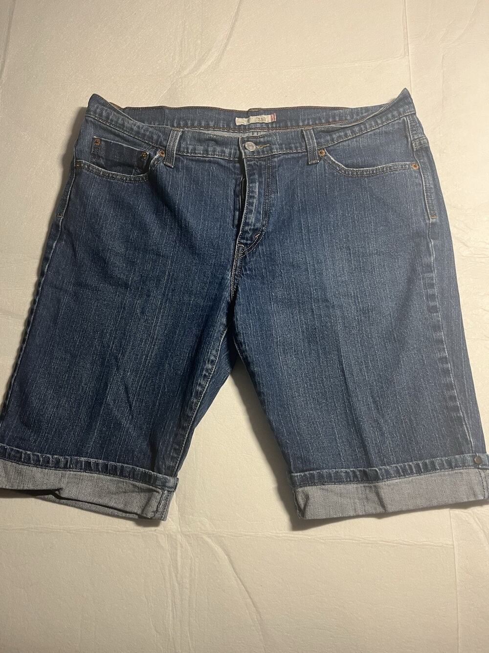 Levi’s 515 Womens Size 14 Bermuda Denim Shorts Blue Cuffed Stretch Jean